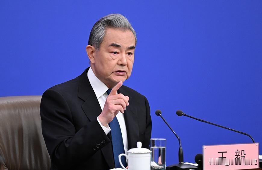 说"巴铁变心"，这事儿吧，有点像看人家打个喷嚏就问"你是不是得了肺炎"。

巴基