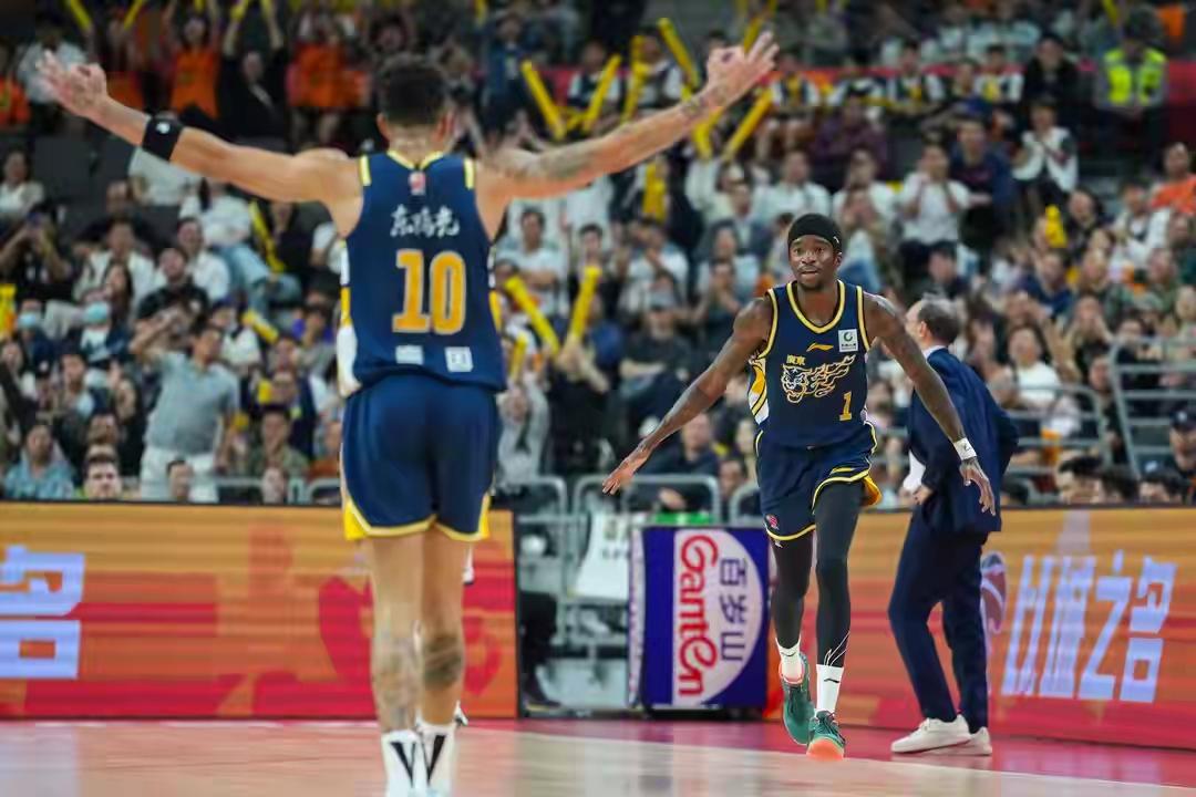 广东东阳光队3月17日常规赛第27轮，主场111 - 89胜新疆伊力特队，成功复