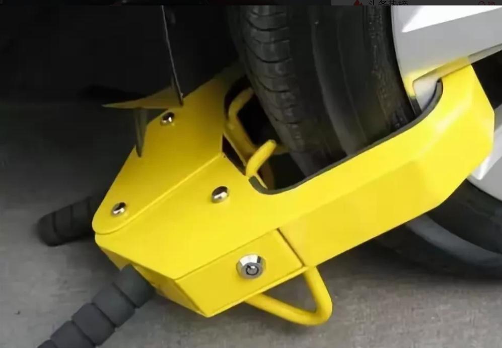 太气人！广东，女子买一大车位，面积有26平米，可以挤下2辆车，物业却说一个车位，