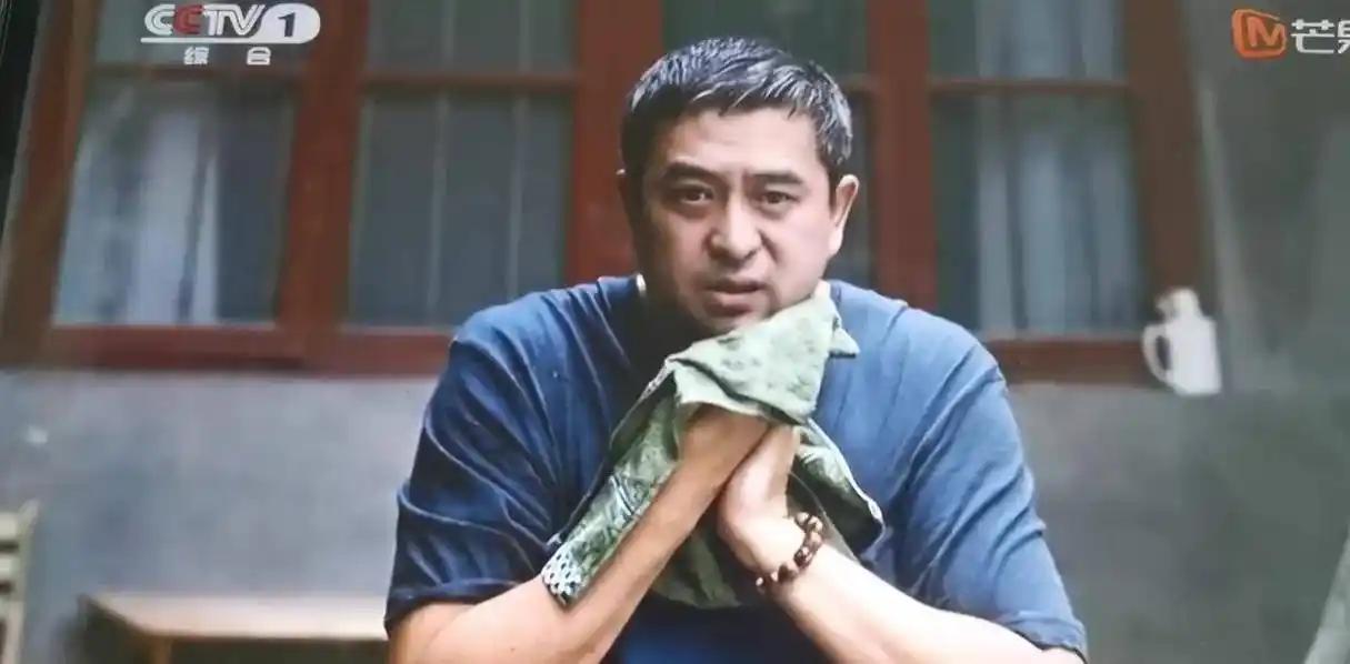 《人间广厦》陈彦的新作品里，他前面几本书的人物在这里终于也都有了新的交代。
主角