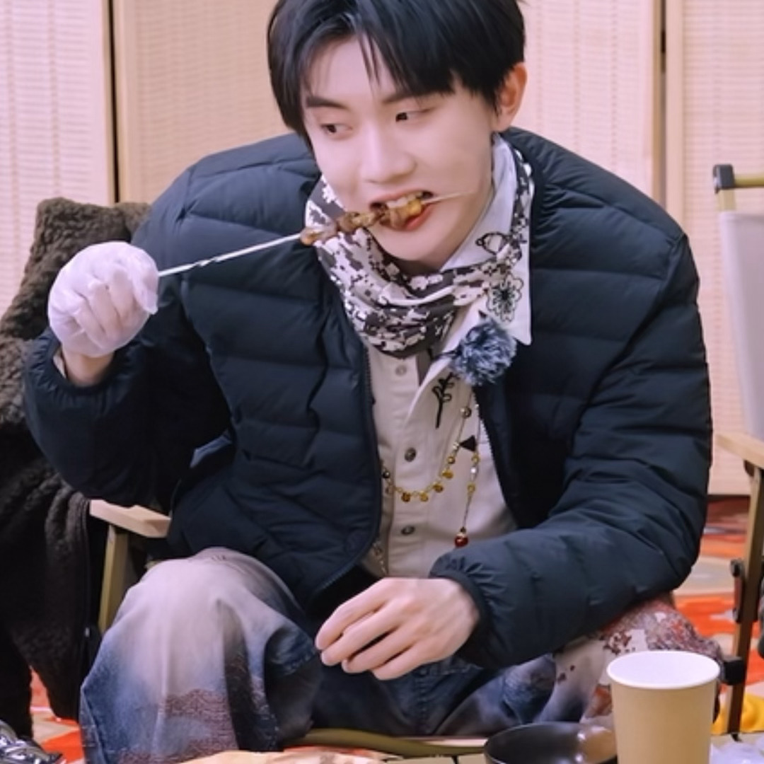 张大嘴——超用力————咬下咪咪点肉 