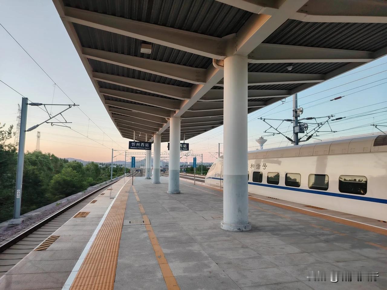 为忻州出租车、网约车点个赞

昨天傍晚抵达忻州西站，出站直奔出租车打车点。出租车