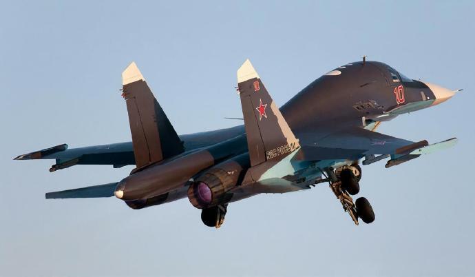 每天认识一件兵器 俄罗斯Su-34“鸭嘴兽”战斗轰炸机Su-34是苏霍伊设计局研