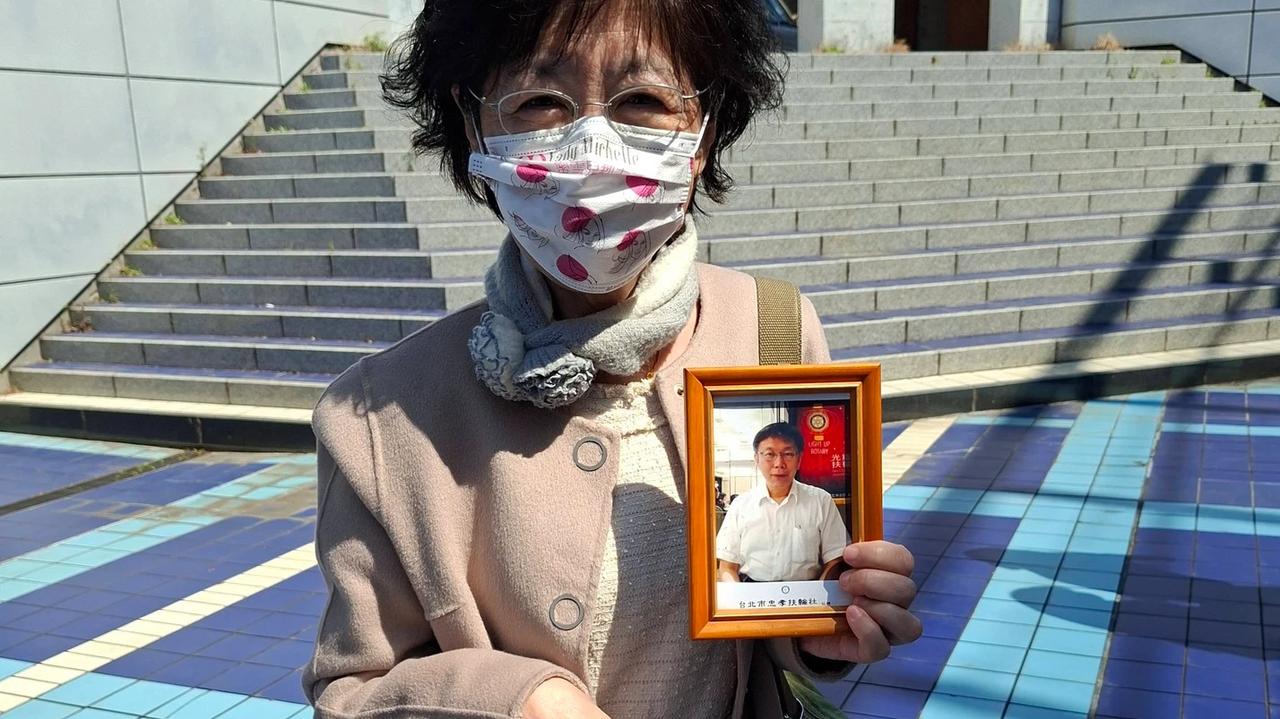 陈佩琪代夫出席儿子东大毕业典礼，携柯文哲照片见证荣耀时刻

2026年3月24日