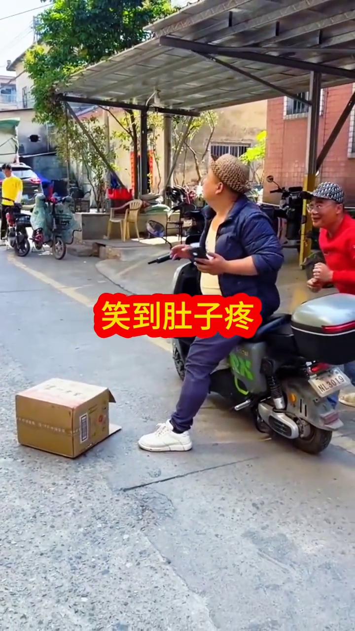 笑到肚子疼。
如果不是亲眼所见我是万万不敢相信的。