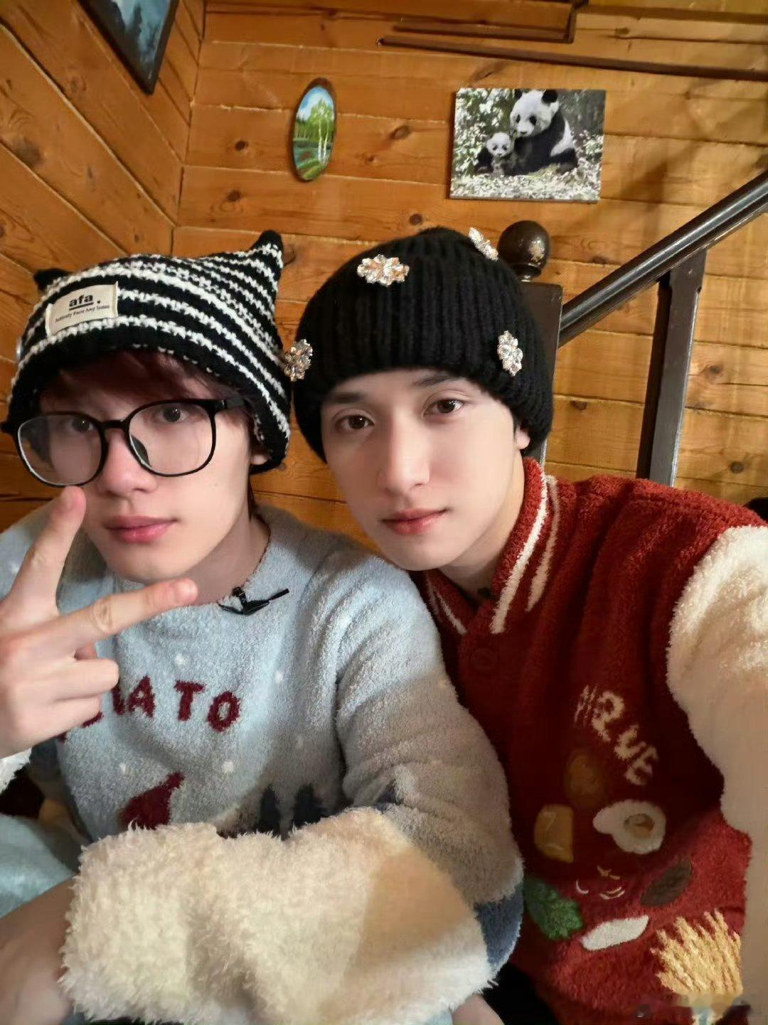 严浩翔祝丁程鑫24岁生日快乐帅帅气气 