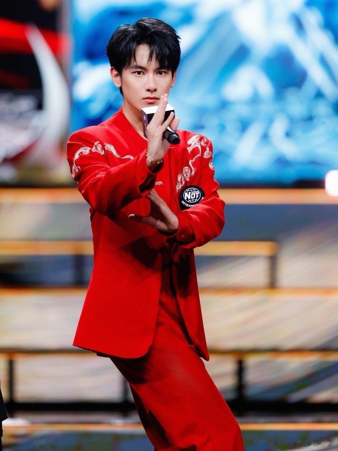 #胡先煦在异人之下剧组每天脱口秀#没有想到胡先煦就是原著粉啊，真的对他诠释好这个