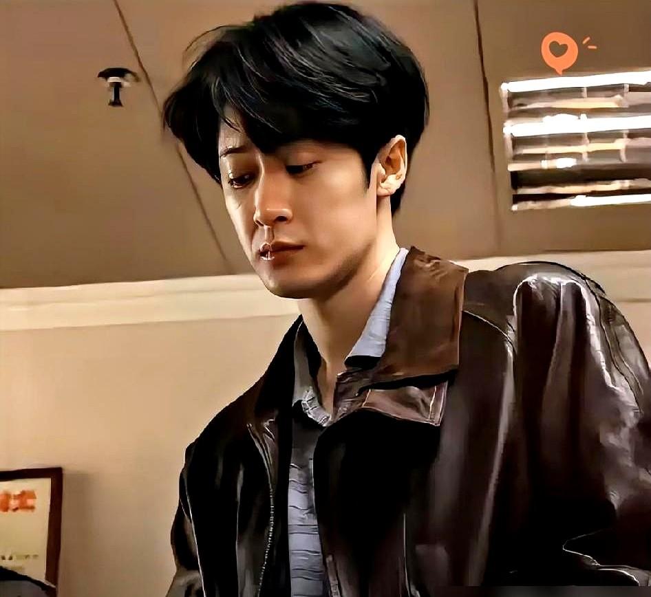 票房刚好踩中4亿及格线，却被业内指着鼻子骂血扑。

主演刚拿影帝，粉丝没日没夜去