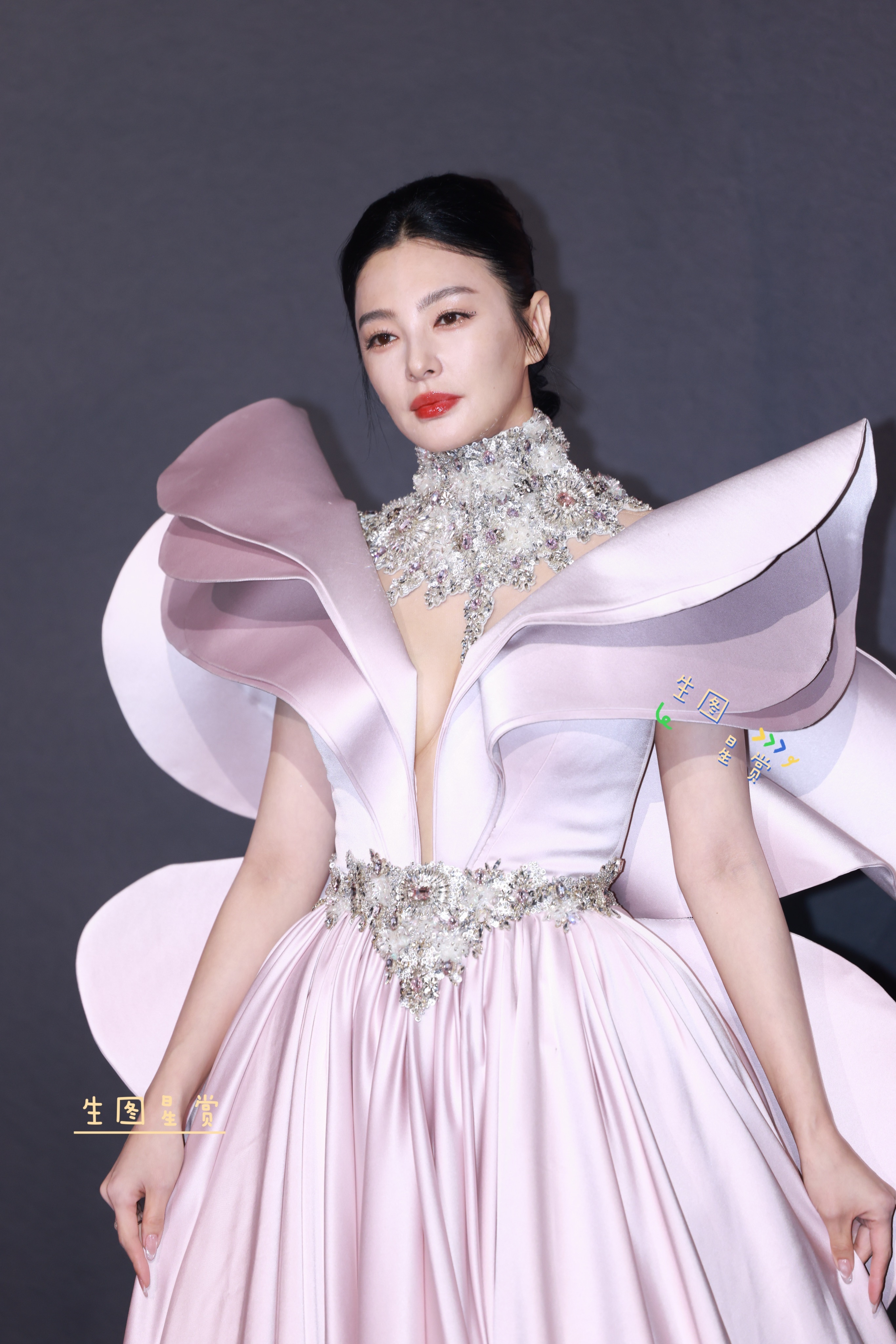 张雨绮W年度盛典红毯生图掉落，粉色系香辣姐姐[期待]💕w年度光影盛典张雨绮[超