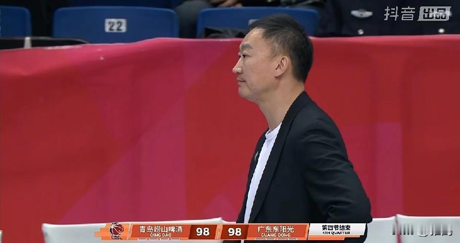 加时赛来了。一定要相信我这个老球迷的判断。我就知道今晚广东队对青岛队的比赛要搞事