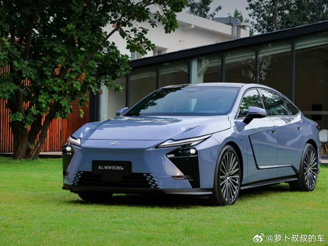 看到新款雷克萨斯ES，不知道会不会有潜在用户在抢购现款车型？毕竟新款已经没有了雷