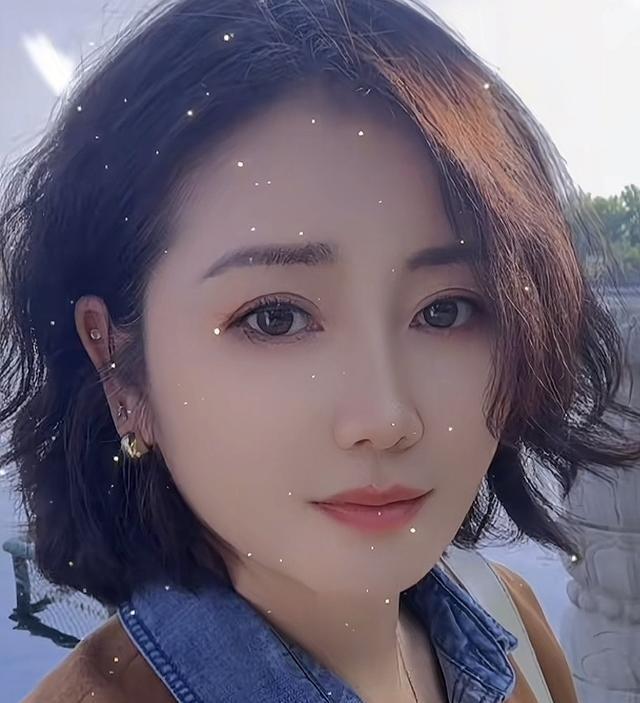 爱其实特简单，别整那些虚的。谁给你花钱、花时间、哄你开心，谁就是爱你。

别信什