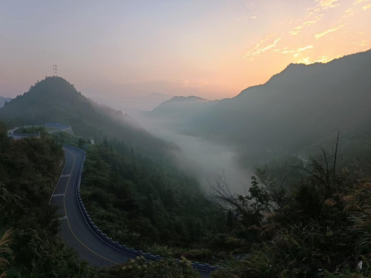 安徽至湖北大别山区骑行：白天骄阳似火，挥汗如雨；夜间寒冷彻骨，浑身哆嗦！
