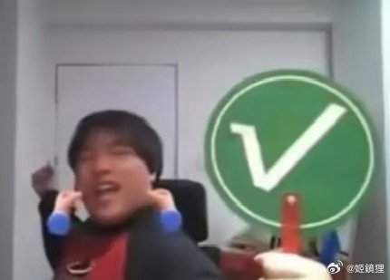 如何靠首饰拯救穿搭  普通穿搭和亮眼造型，差的从来不是衣服本身，一枚点睛首饰就够