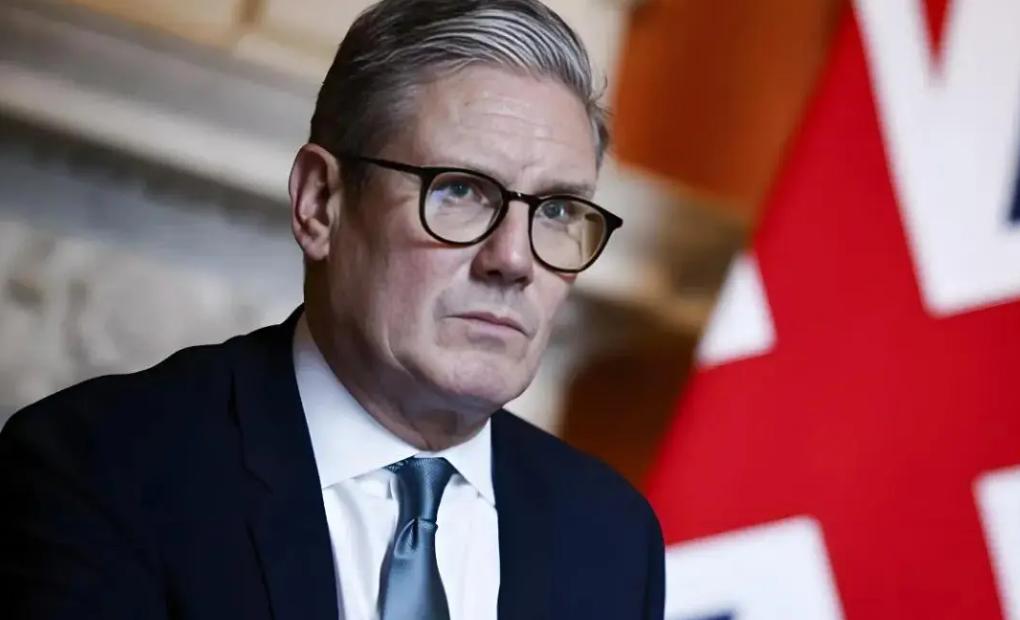 不装了，摊牌了！英国国防大臣约翰在议会宣布要派 1000 名士兵进入乌克兰时。