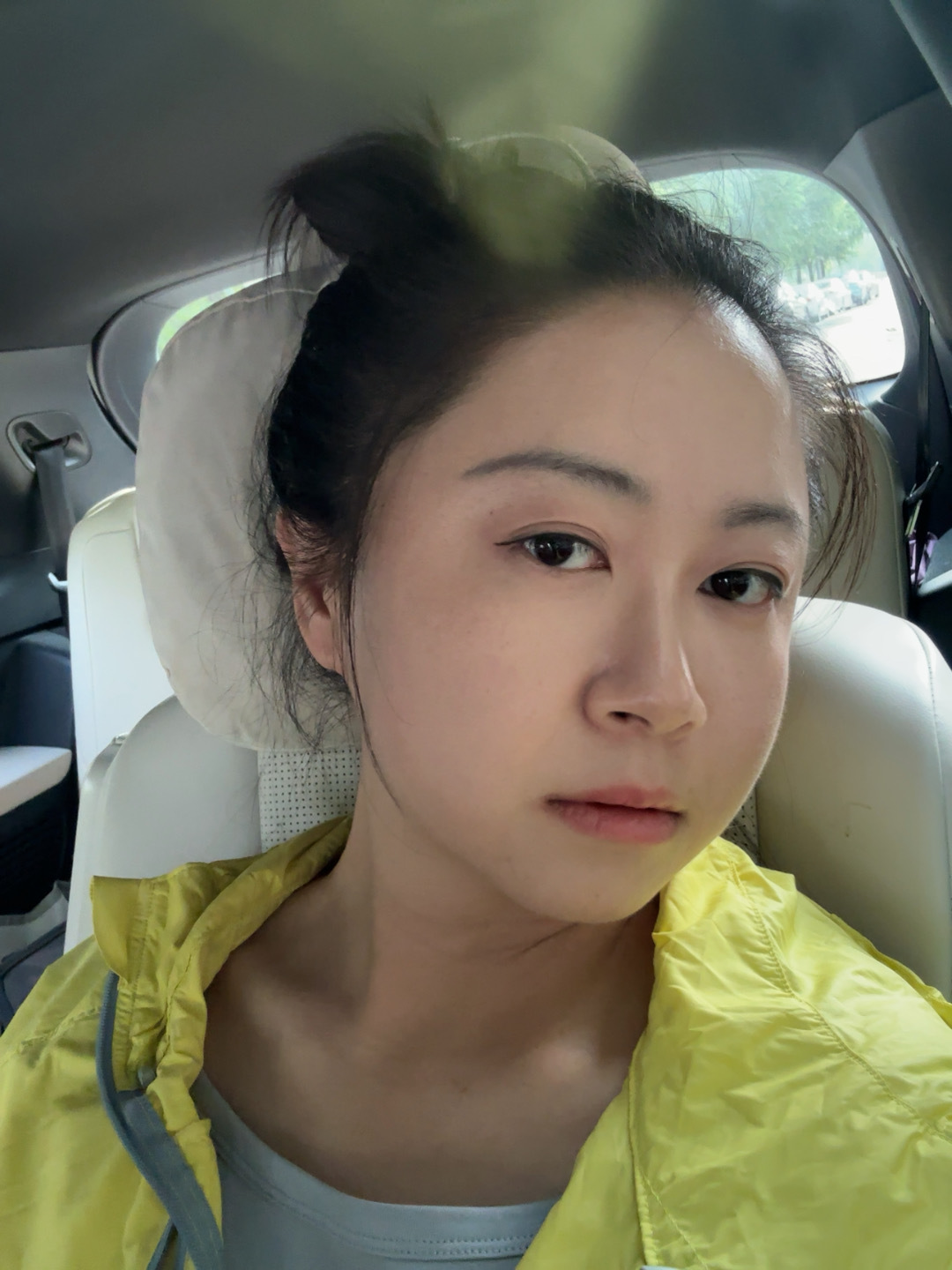 新买的眼线笔居然真的很好化。高宝好会买