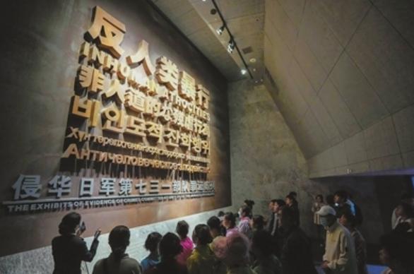 本人举双手赞成法学家陈枫的建议，中国政府应该立刻行动，把日本侵华战争犯罪行为永远