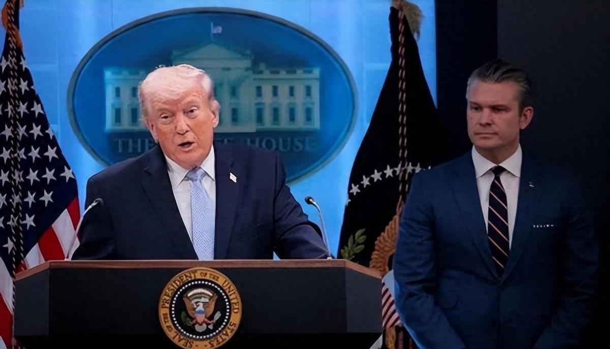 两架体型巨大的C-130运输机，还有四架被称为“空中刺客”的MH-6特种直升机，