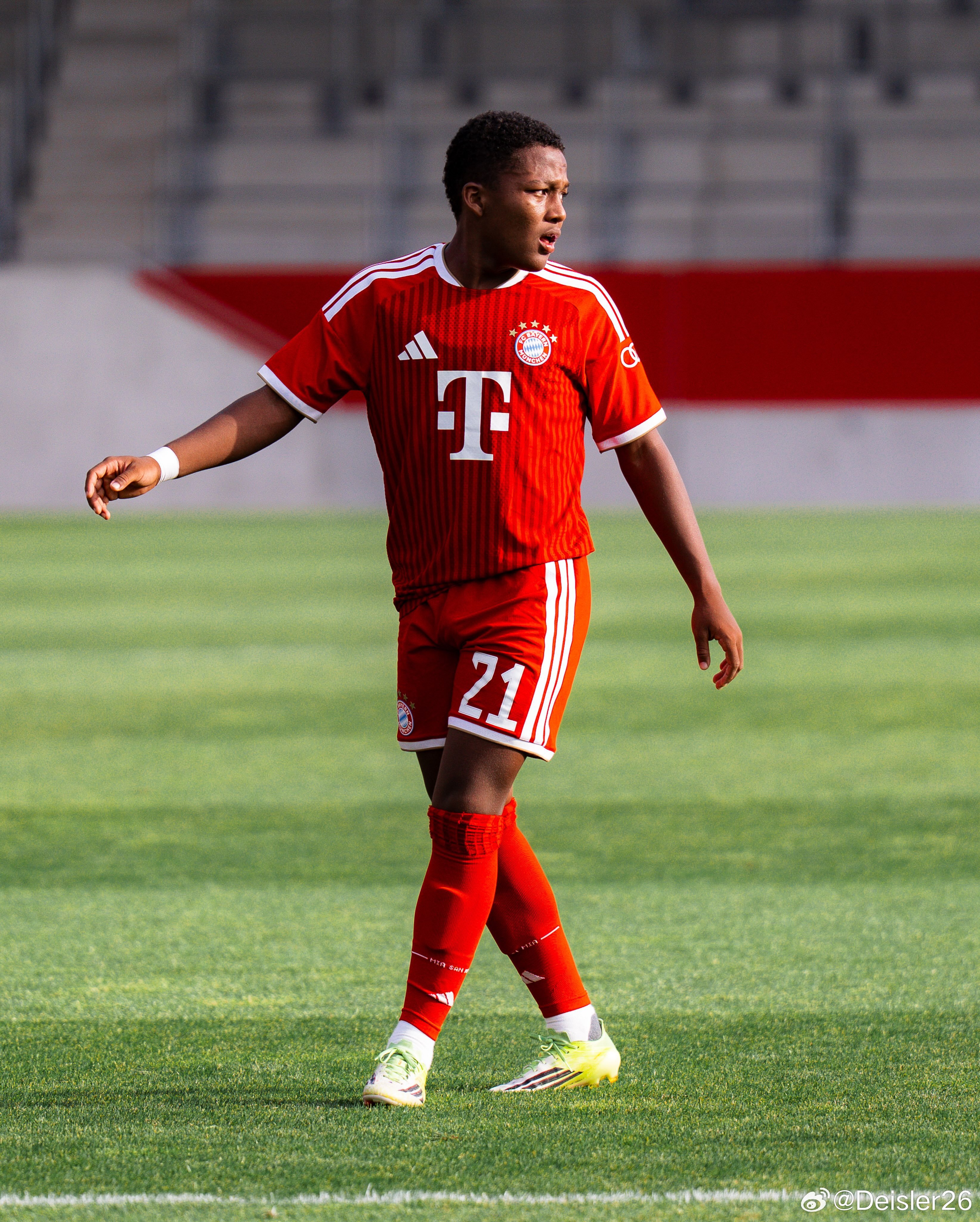 🚨拜仁世界隊（FC Bayern World Squad）教練羅伊·馬凱在接受