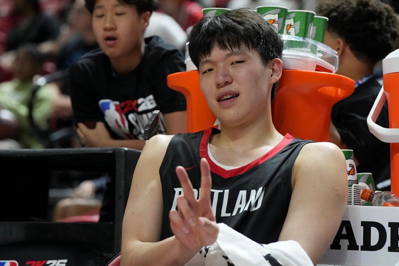 杨瀚森德不配位就得骂，这就是结论。他被操作到第16顺位就必须挨骂，可参考姚明连续