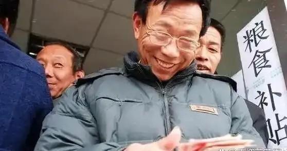 50年纪念章已颁，30年党龄能发吗？不图钱，只盼组织没忘！
这几年，每到关键的节
