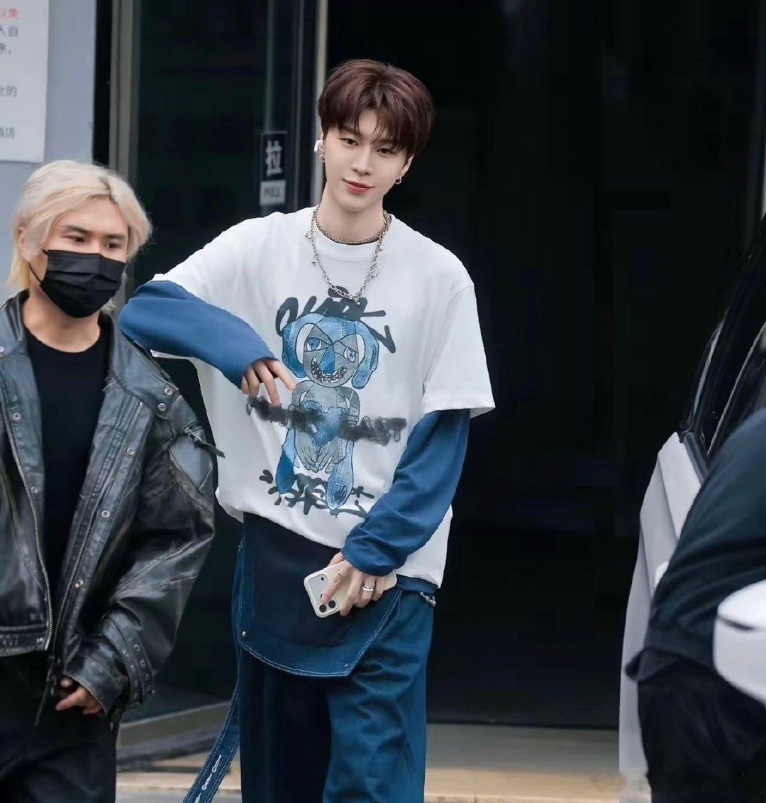 何老师认证范丞丞演技 你好星期六 《千金不换》剧组现身好六街，何老师大方透露自己