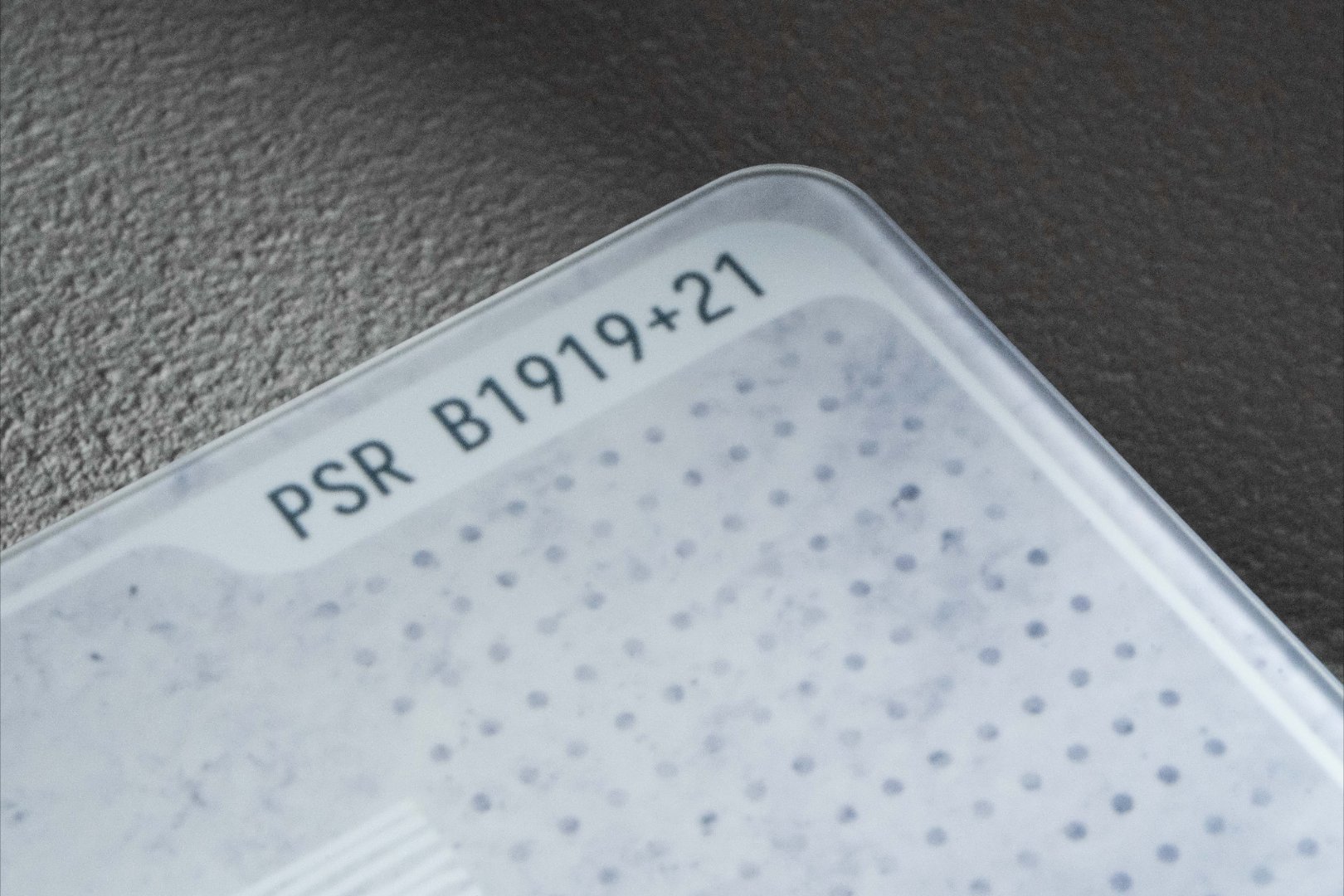 AM Infinity Mouse 配套的玻璃鼠标垫保守好评，但是很多人想要白色