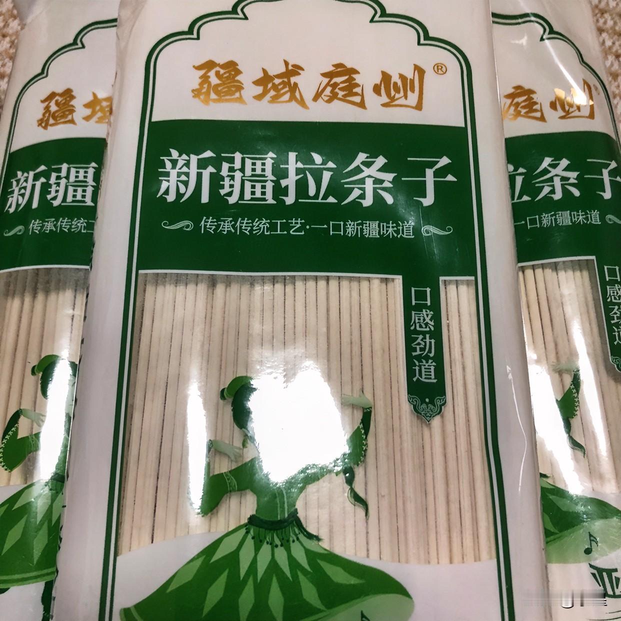 今天吃了董宇辉新疆专场卖的拉条子
简简单单的素面，却出乎意料的好吃
必须强调一下