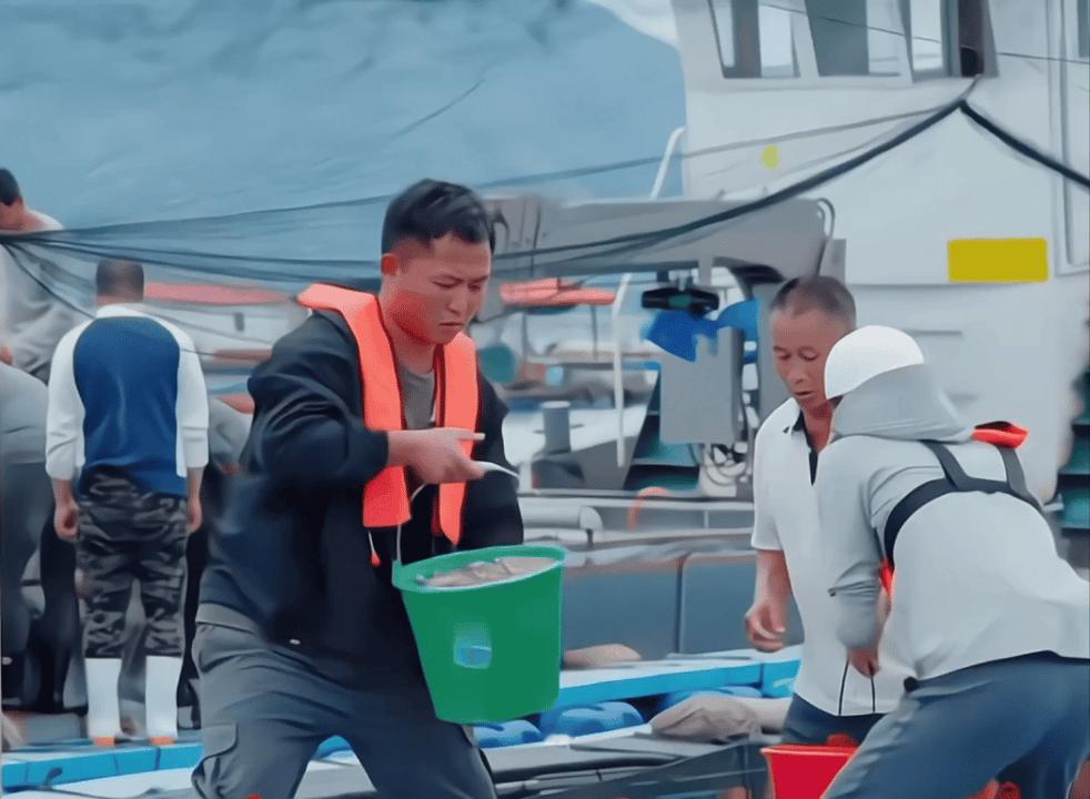 #一网箱居然能住5万尾大黄鱼#  大伙在管理鱼苗的时候，让我觉得有点厉害的呀，真