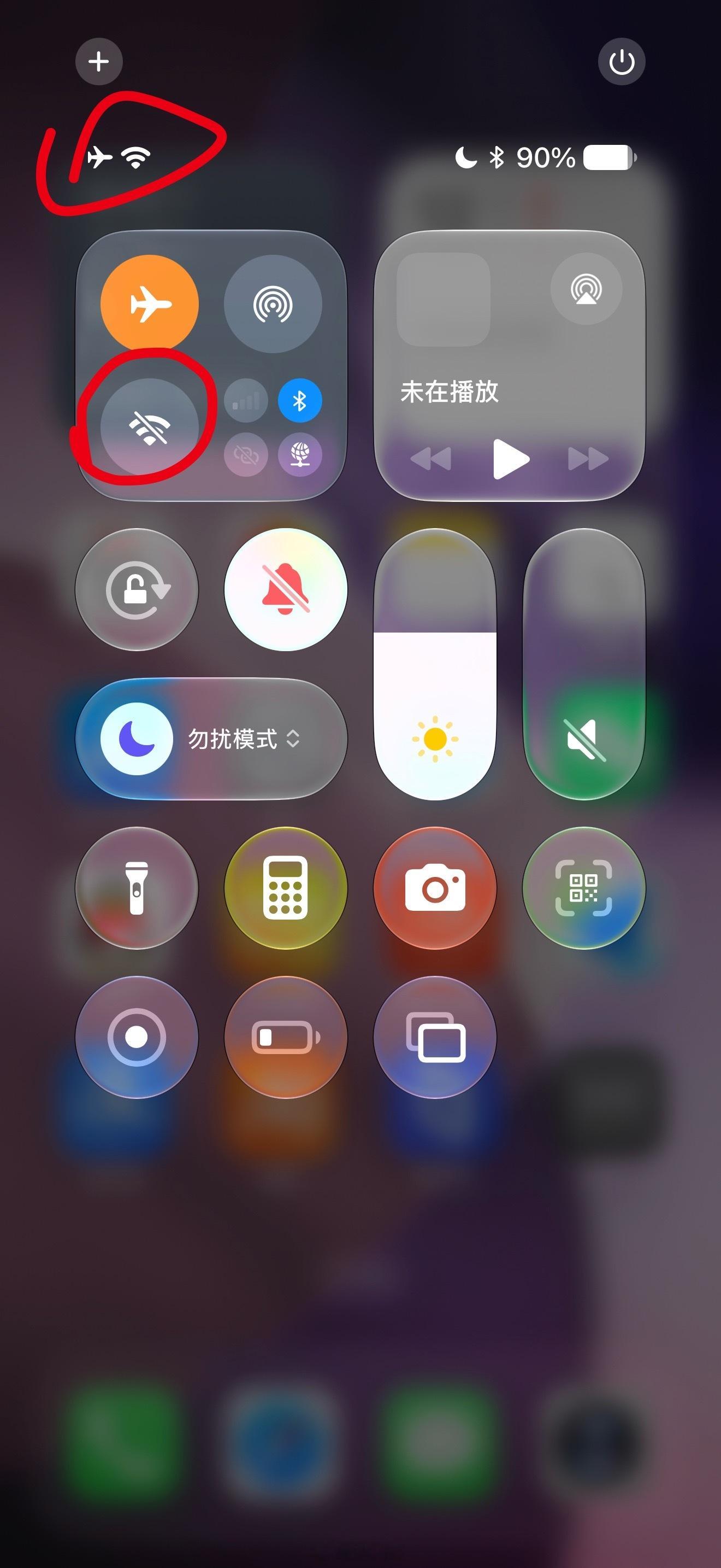 ios27也是邪门，wifi关了之后，顶部状态栏依旧有wifi图标 