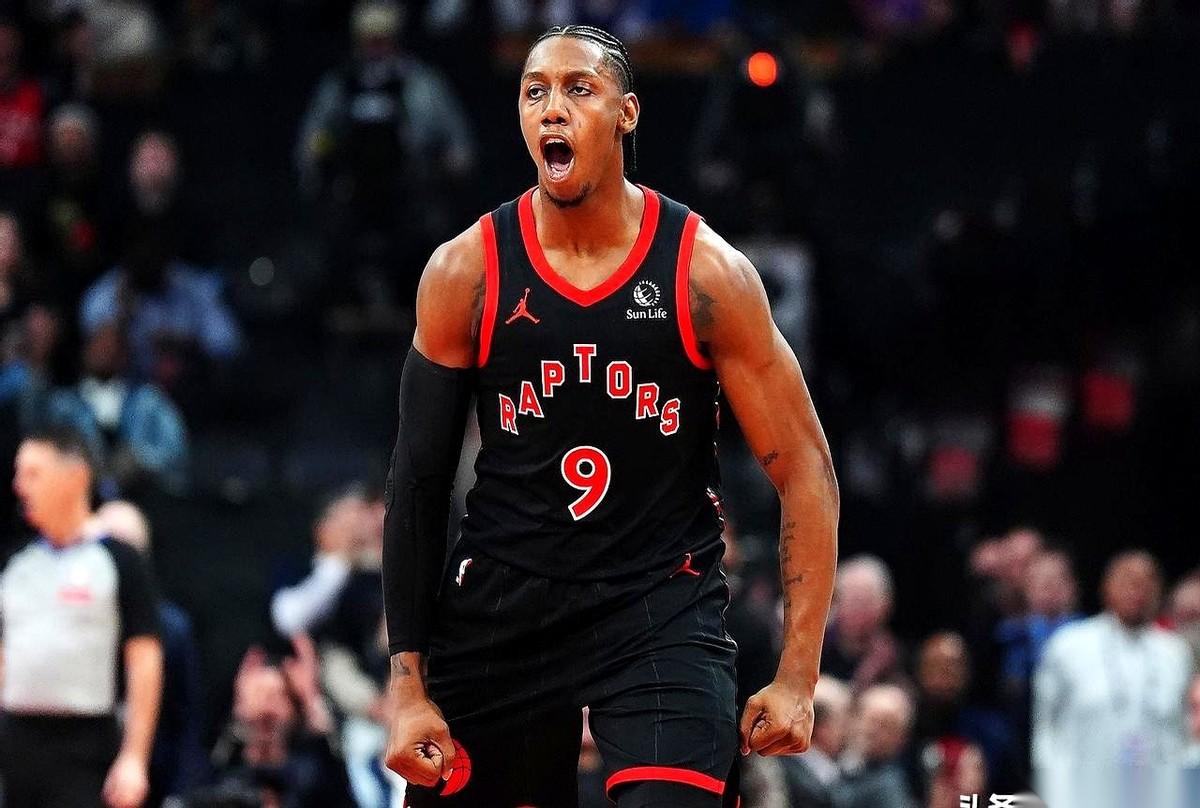 NBA的生意场上，从来没有温情脉脉。
多伦多的巴雷特，合同还剩最后一年，对着家乡