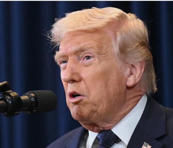 特朗普（3月10日）发文说：“如果伊朗敢做出任何阻碍霍尔木兹海峡石油流通的事，他