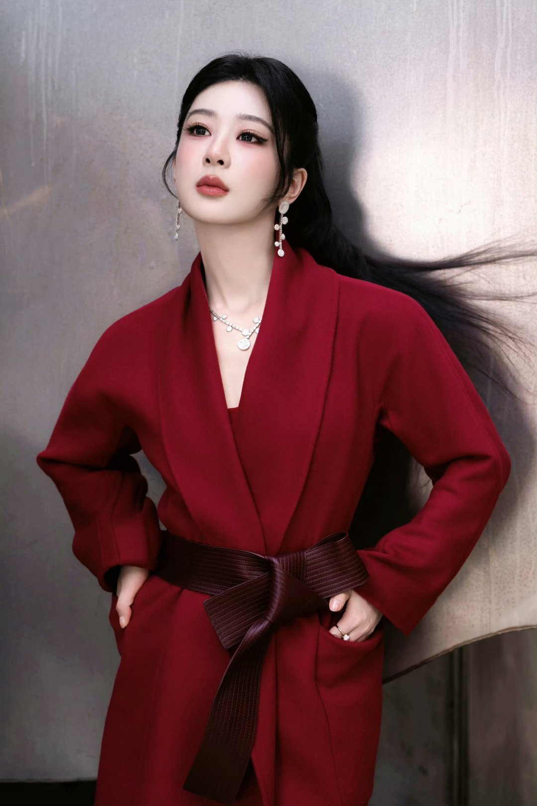 杨紫杨紫玉兰花开君再来   杨紫董竹君 我知道你心事如宇宙，浩渺无边，你的每一段