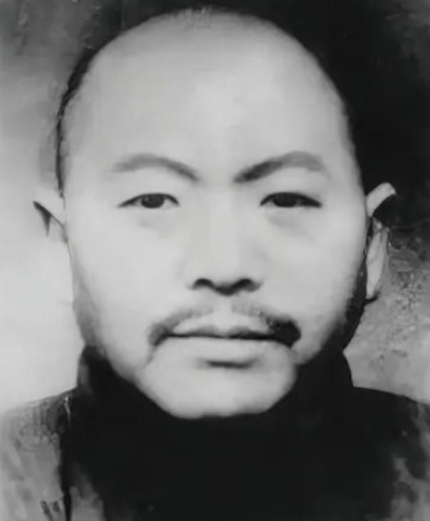 1951年，大汉奸黄标被判死刑，到了刑场，黄标却很不甘心：“我每个月给新四军送了
