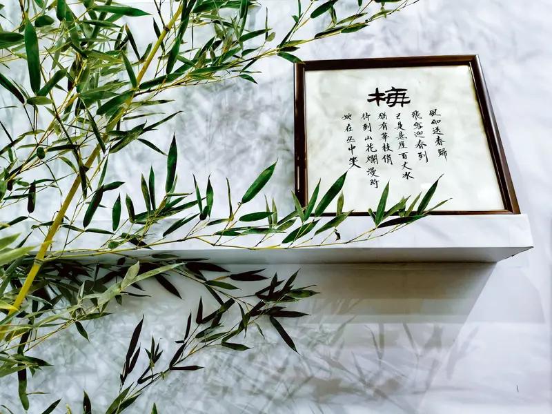 人生在世，确实应当看淡得失，莫要在利益面前斤斤计较。《菜根谭》有言：“以我转物者