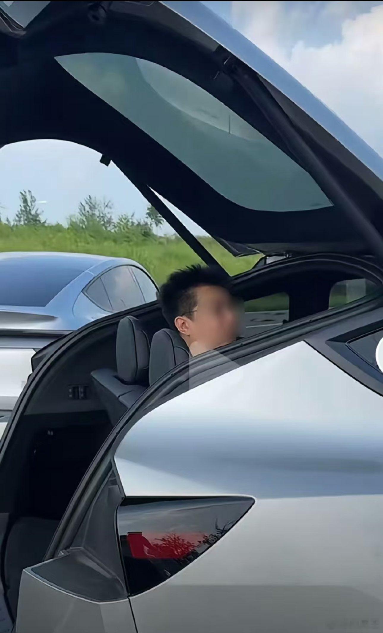 这是谁，演绎了Model YYY型敞篷跑车风格[允悲][允悲][允悲] ​​​