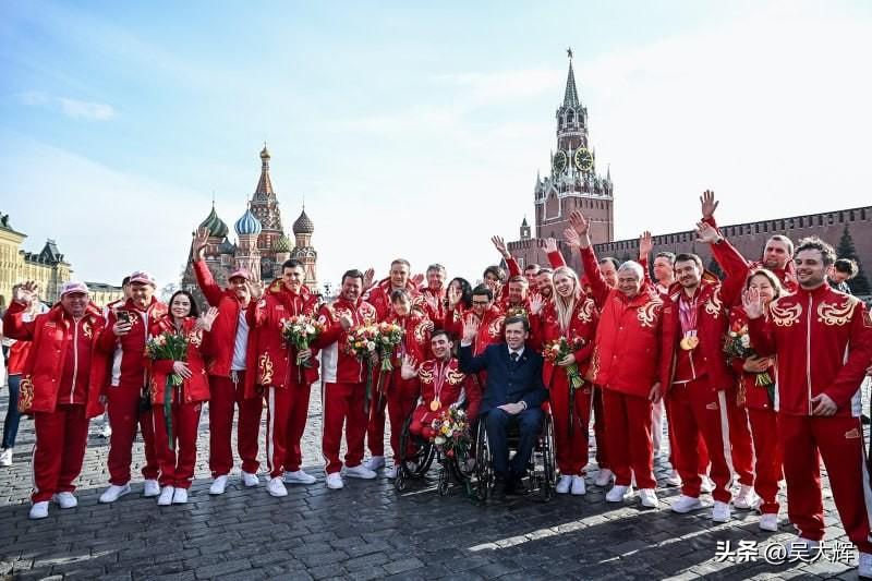 普京表彰残奥运动员及教练员：授予的勋章分量够重

根据总统令，阿娜斯塔西亚·巴吉