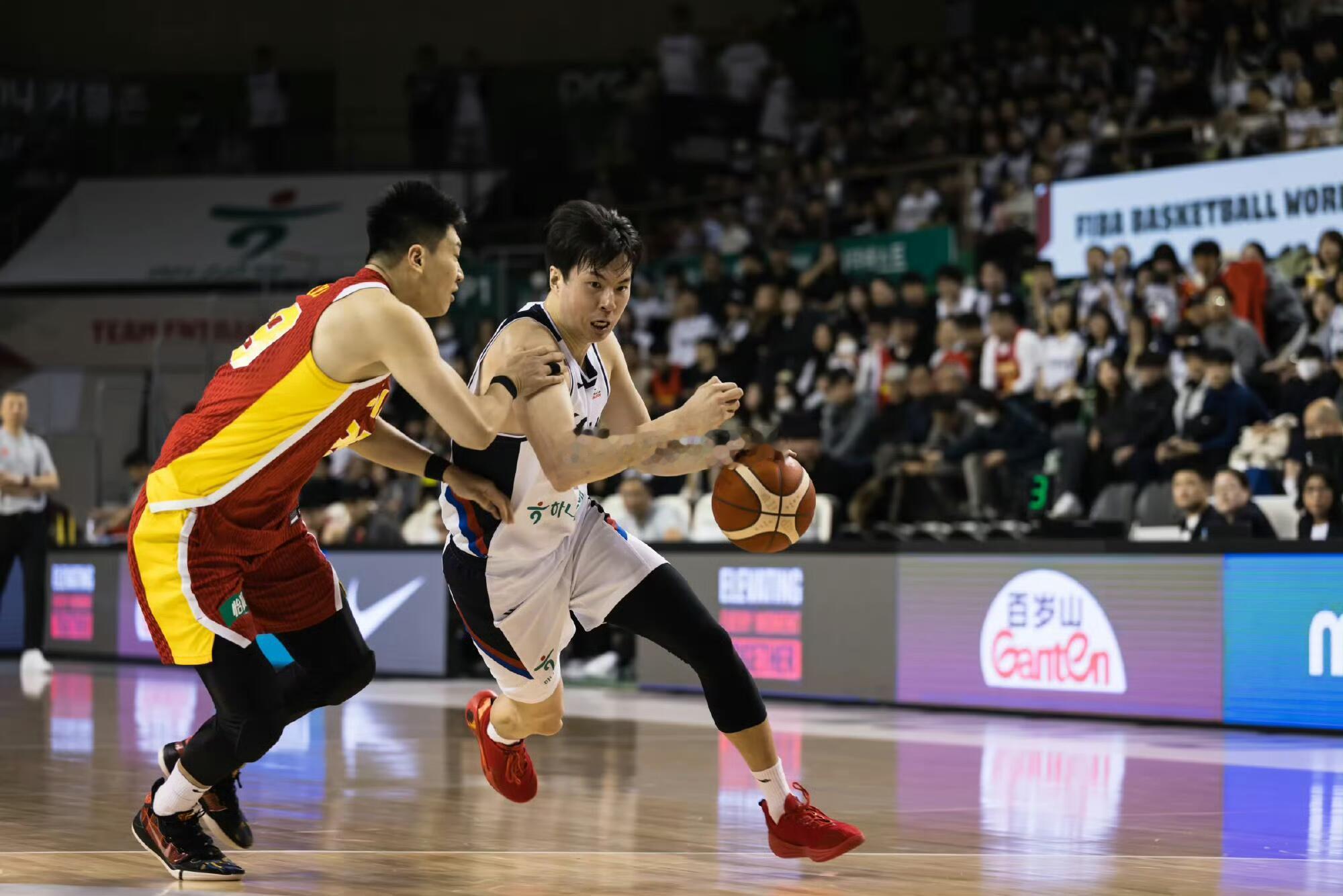 中国男篮vs韩国男篮韩国的篮球又回到了早些年的时候，无限跑动，出手快准狠，之前男