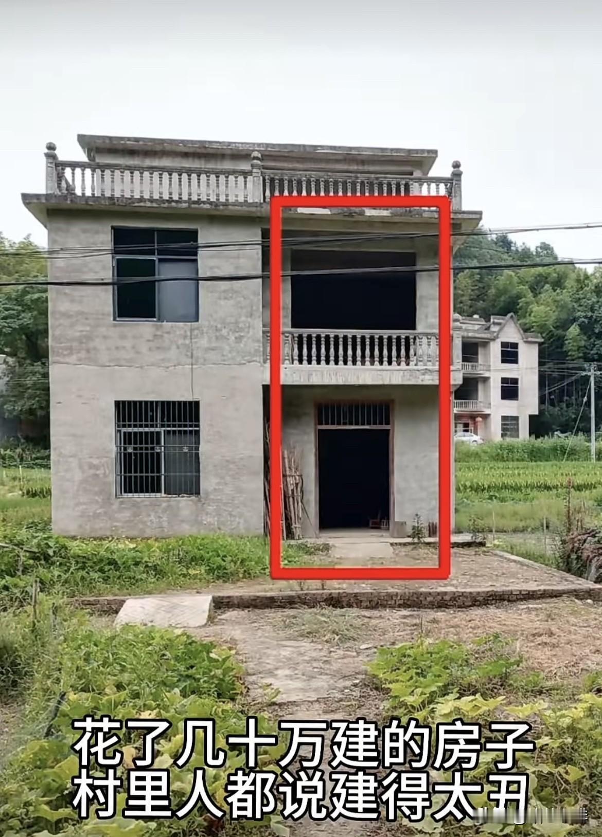 全部积蓄砸进去建的房子🏠
邻居直嘀咕说建得太丑了[捂脸]
大家帮帮忙看看，
这