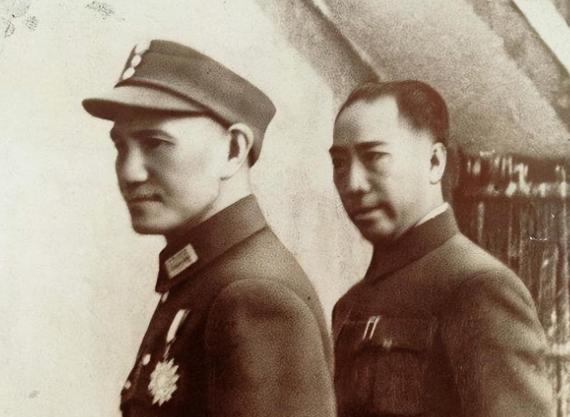 抗战时期，戴笠约胡宗南打麻将，突然感觉身体不舒服，胡宗南便请来一郎中。没成想戴笠