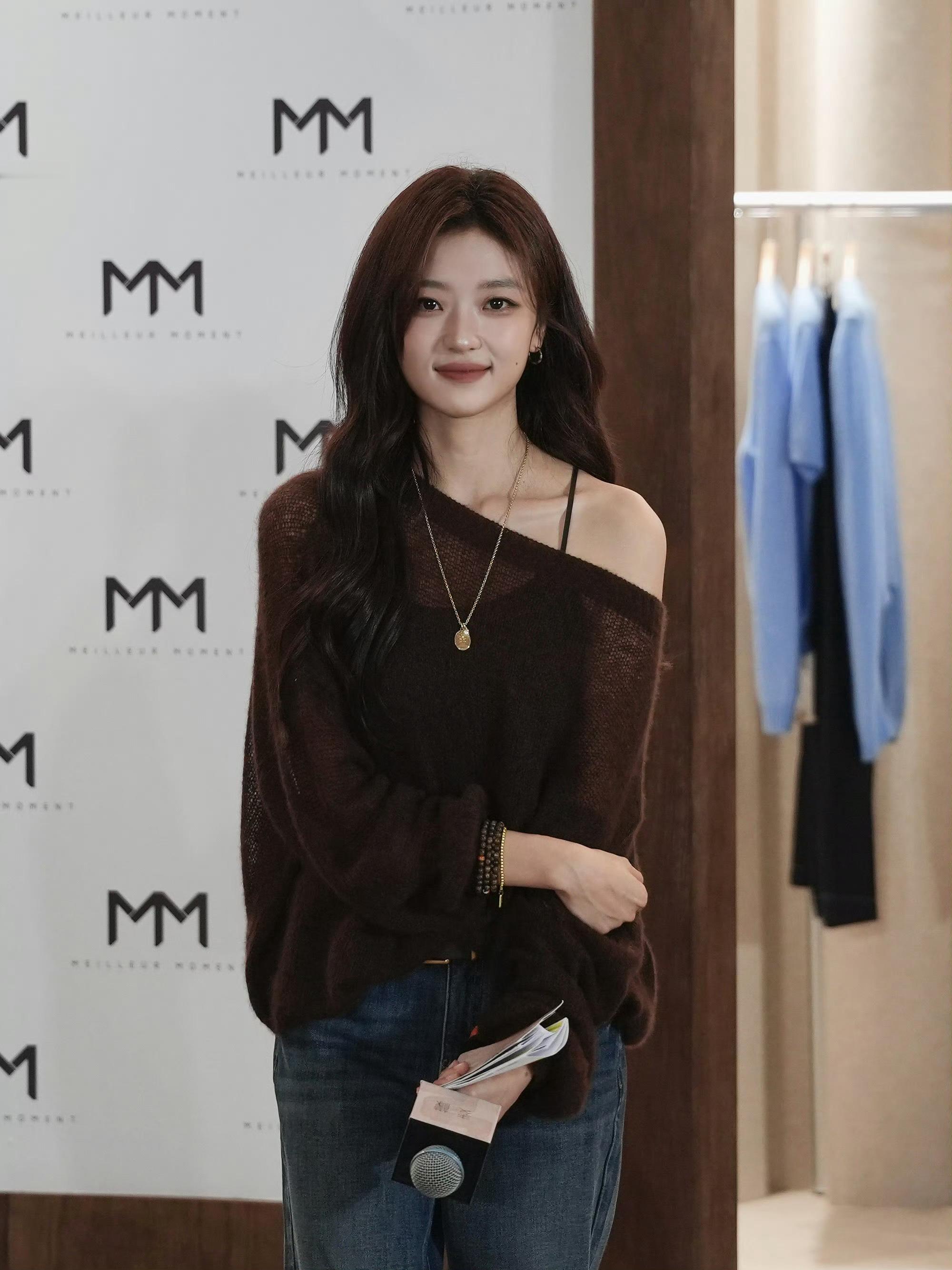 金鹤龙化的孙千…这个线下很多人都说漂亮，但一上镜就是就把人脸拉宽几倍… ​​​