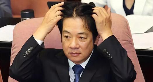 赖清德天塌了！
 
美军上将罗纳德克拉克警告：解放军正在大量的囤积弹药，预计今年