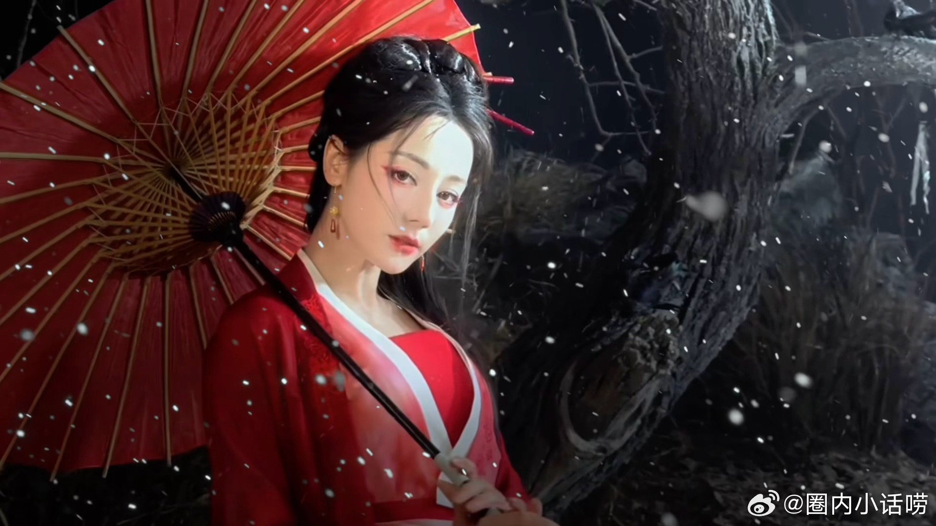 热巴工作室更新换代后物料挺有质感审美也在线。。这才是顶流女明星该有的待遇！ 