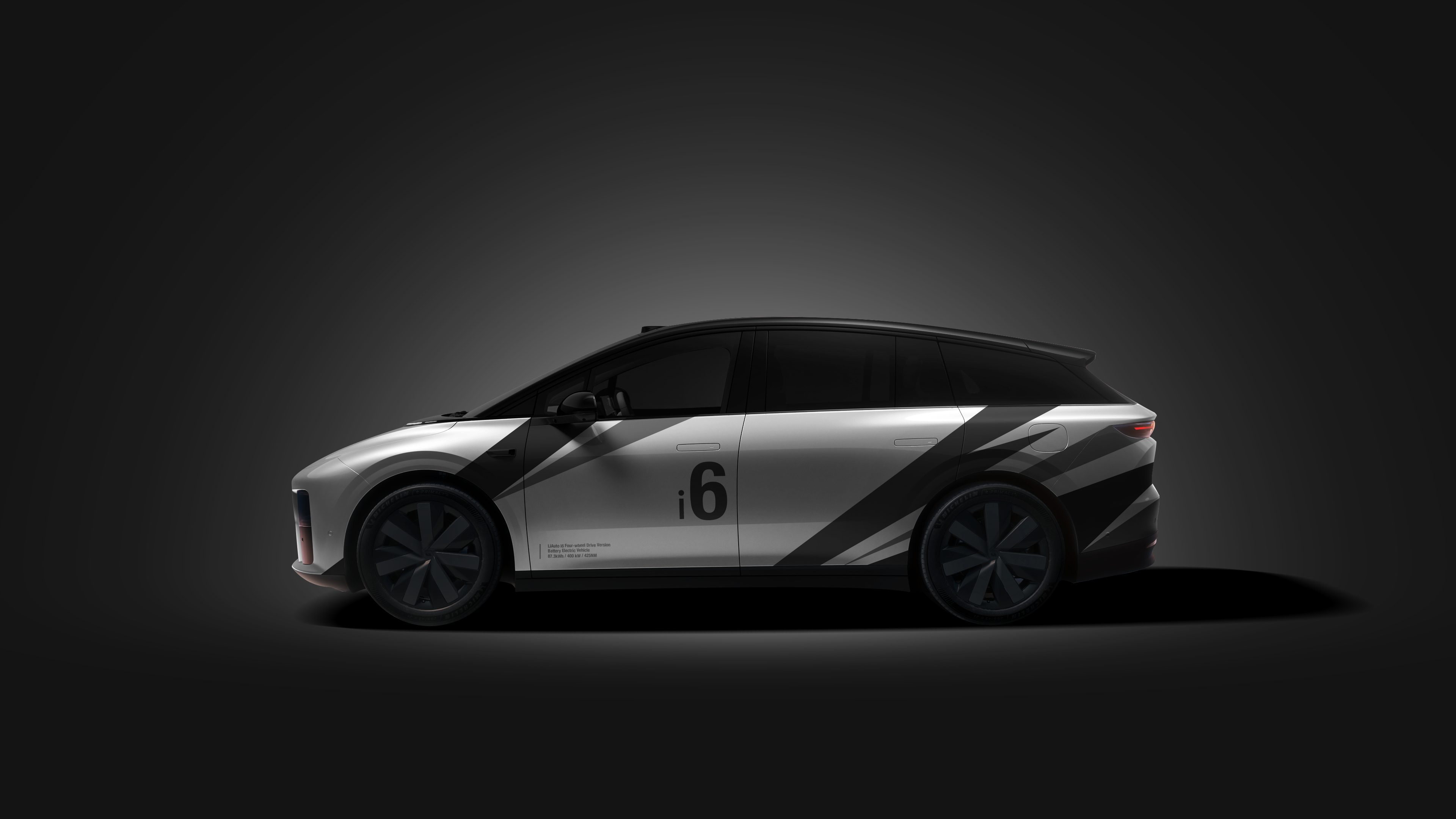 对了，这个是给的银色拉花设计稿初版没有小鲨鱼大鲨鱼是一些锐利的速度线条喜欢的车友