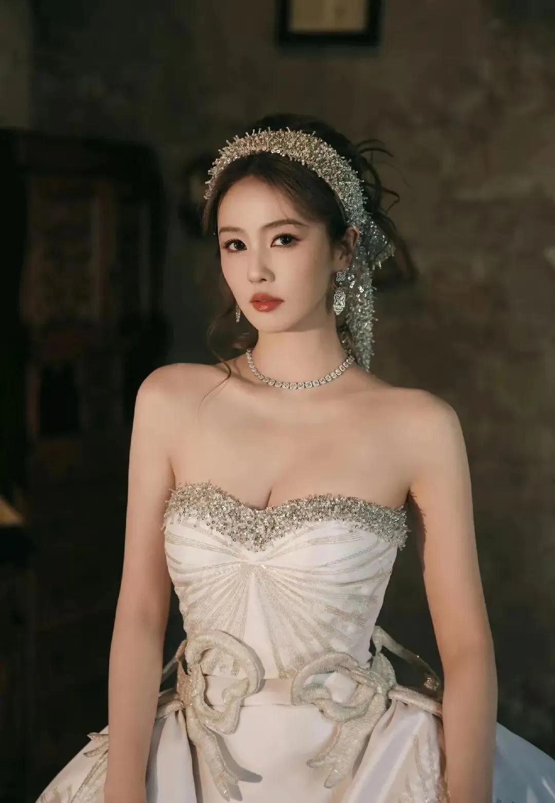 白鹿红毯造型美神降临！爱了爱了！