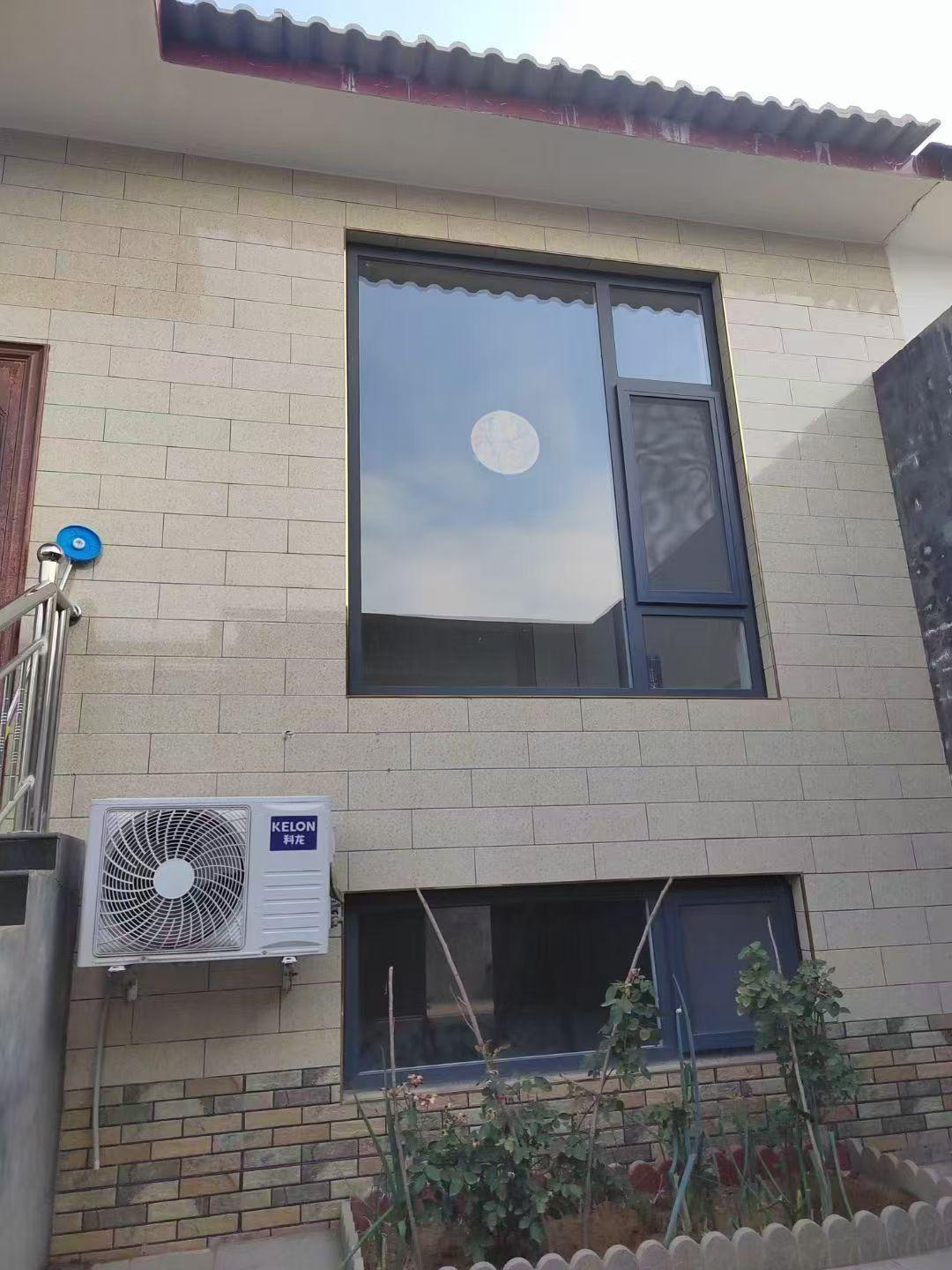 老子农村长大，住过几年高楼大厦，不适应！
感觉还是农村好，干净，安省，悠闲！
​