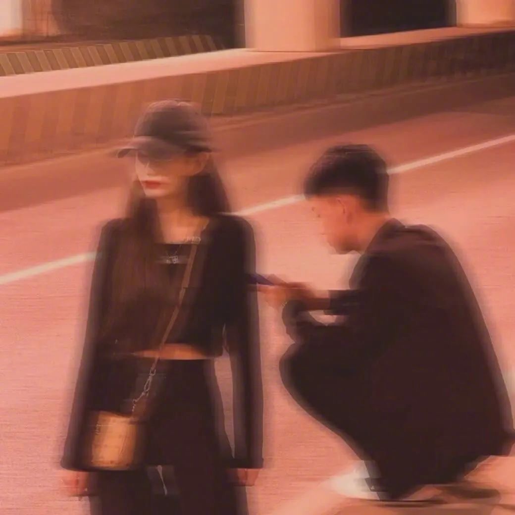 如果有时间，你一定要去看海，有人陪最好，没人陪也无所谓。听听歌，拍拍照，找个地方