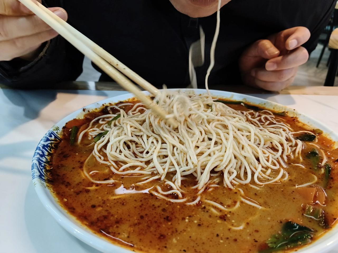 要不是价格便宜，就不会去吃这个凉面，你去店里吃这个凉面就要花8块钱，团购的话最便