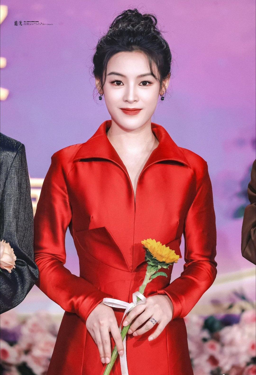 clj陈丽君百花奖提名感言 

大声告诉我，最佳新人奖是谁！！！！
恭喜陈丽君获