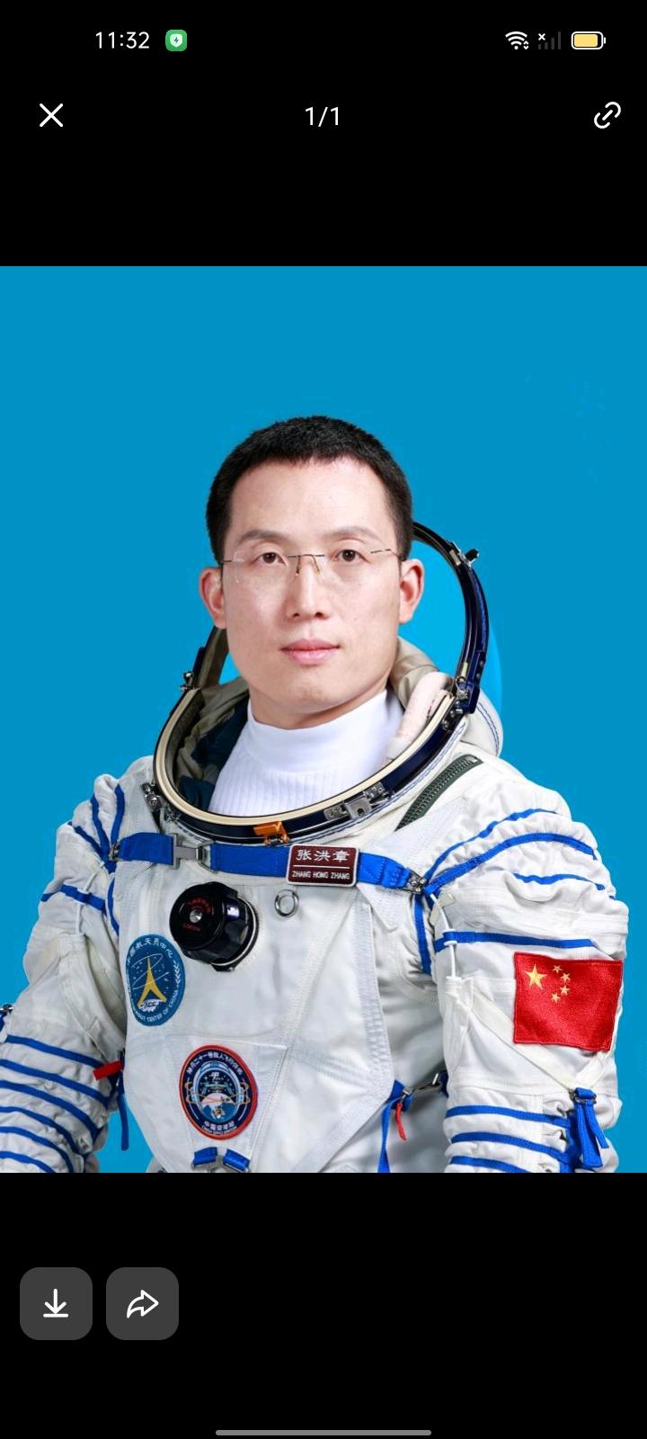 航天员张洪章平安落地，姐姐含泪一幕看哭全网：210天牵挂，终盼英雄归
 
航天员